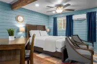 Creekside Retreat by RedAwning Hotels in 