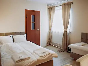 Redwood Hostel