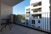 Maria - Modern Apartment with Parking and Workspace