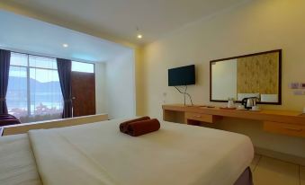 Hotel Maninjau Indah - the Lakeside Resort