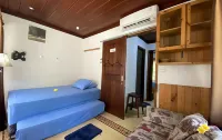 Eunike Surf Cottage Hotels in Cimerak