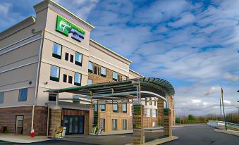 Holiday Inn Express & Suites Sidney
