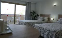 Apartamentos Pirámides Hotels near Drago Siam