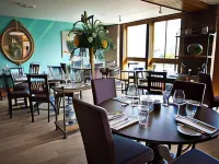 Oak Tree Inn Hotels in Боробридж