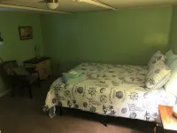 Rustic Beach Front Basement Apt, Pet Friendly Wi-fi 2 Bedroom Apts by Redawning Hotel a Norfolk