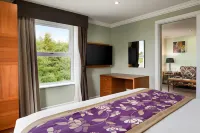 Ramada by Wyndham Cheltenham - Barer