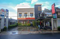 RedDoorz Near Jalan Wolter Monginsidi Manado