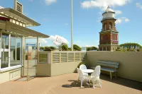 Tower Lodge Motel - Parking