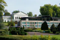 Le Forges Hotel فنادق في Forges-les-Eaux