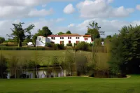 Le Logis de la Lande Hotels near Floral Park Court Aron