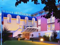 Hotel le Bugatti Отели в г. Мюциг