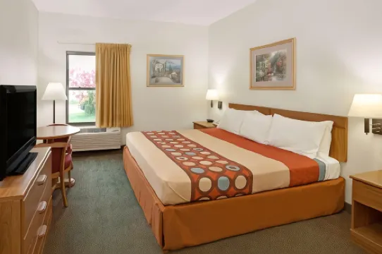 Super 8 by Wyndham Hampshire IL