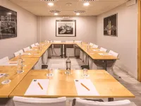 Hotel Madanis Các khách sạn gần Tây Ban Nha