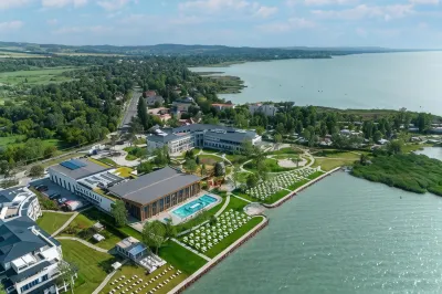 Mövenpick BalaLand Resort Lake Balaton Hotel berhampiran Balaton Sound