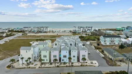 Charming Vacation Home Walking Distance to the Beach and Pool Access