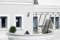 Pnoi Luxury Suites - Condos