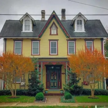 Guest Suite for up to 2 in a Victorian on the Chester River