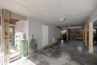 Quiet Island Hideaway with private beach access/pool, near shops and food.