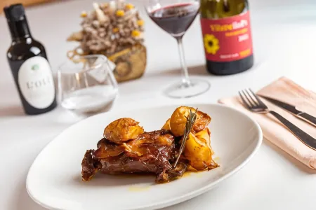 Hostal Montserrat Отели в г. Сант-Антони-де-Виламажор