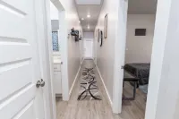 Edmond Oasis: Luxury Retreat w/ Massage Chair and Infinity Game Table Hotel dekat University of Central Oklahoma