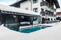 Hotel Tyrol - Pools