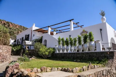 Quartara Boutique Hotel Hôtels à : Panarea