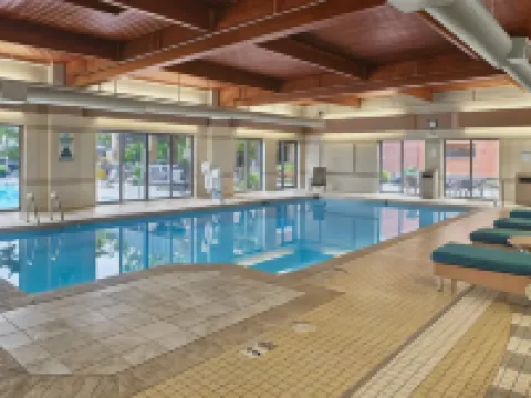DoubleTree by Hilton Akron Fairlawn サミットのホテル