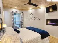 Chantilly Ice Lace Cabin
