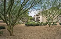 Lovely 2BR/2BA Condo 1mi From Strip w/ Views!