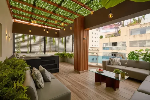 Central Park Tower - Homestays