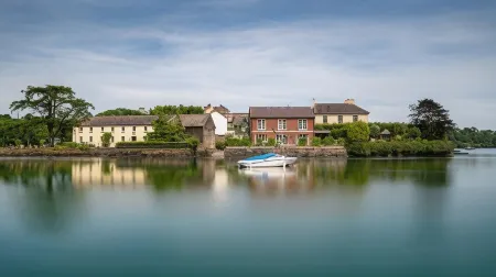 The Blue Haven Hotel Отели рядом с достопримечательностью «Kinsale Beach»