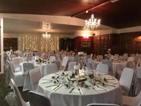 The Eagles Hotel Отели в г. Лланддоджед энд Маенан