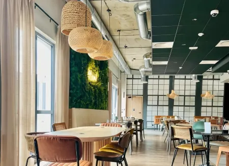 Campanile Saint-Brieuc Centre - Gare Отели в г. Трегё