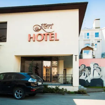Hotel Kert Free Parking