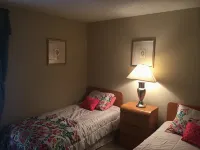 Tranquil Pool Haven and Golf Course Access - Beautiful Family Retreat Hotels in Davenport