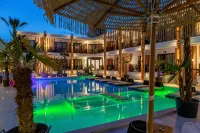 Avaton Luxury Resort and Spa  Adults Only 14Plus - Uima-altaat