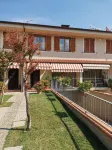 Camellia cottage a 4-minute drive away from public swimming pool for a fee