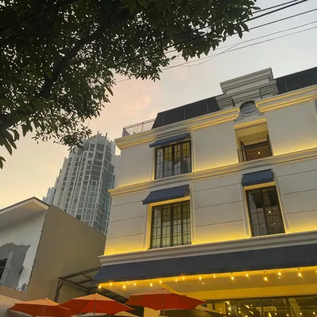 Luxeur Jakarta - Setiabudi Отели рядом с достопримечательностью «Британский Совет»