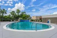 Comfort Inn & Suites St Pete - Clearwater International Airport