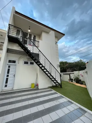 2Br Guesthouse Near Diponegoro University Hotel a Banyumanik