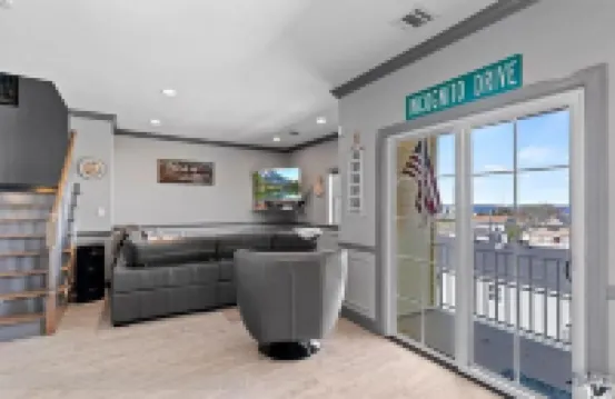 Seaside Townhouse, 4BD, 4 Bath, Rooftop deck with ocean/bay views, walk to beach