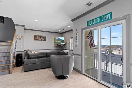 Seaside Townhouse, 4BD, 4 Bath, Rooftop deck with ocean/bay views, walk to beach