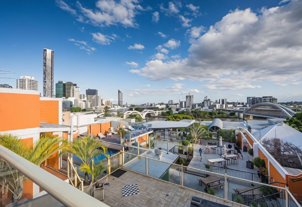 2. 시티 백패커스 ..