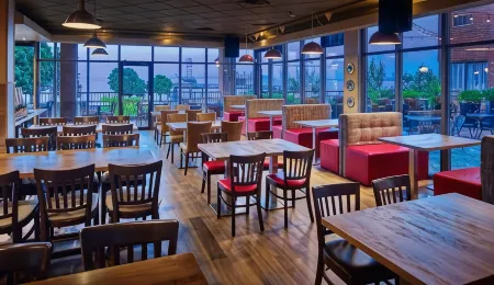 Waterfront Hotel Downtown Burlington Отели рядом с достопримечательностью «Королевский ботанический сад»