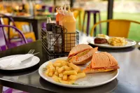 SleepOver Lanseria Hotel a Lanseria