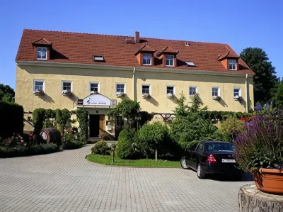Logis L Auberge Gutshof Hotels near Kleingartenverein “Aufbau“ Bischofswerda e.V.