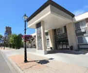 The Medicine Hat Villa - parking