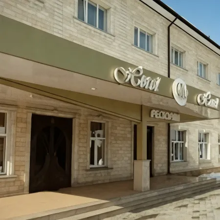 Gold (Голд) Отели рядом с достопримечательностью «Северо-Осетинский Республиканский Художественный Музей им. М. Туганова»