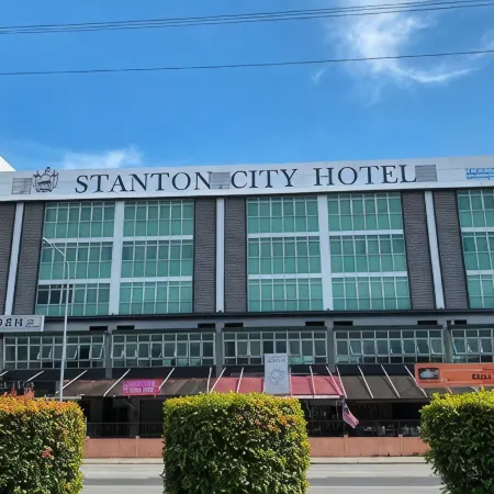 Stanton City Hotel Отели рядом с достопримечательностью «Торговый центр Karamunsing Capital»