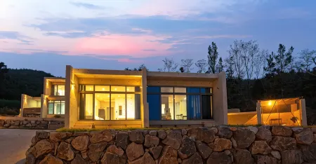 Yeongdeok Orto Sea Village 6 Pension Отели рядом с достопримечательностью «Koraebul-haesuyokchang»